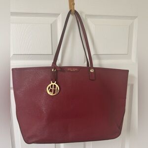 Henri Bendel burgundy tote bag handle has wear
